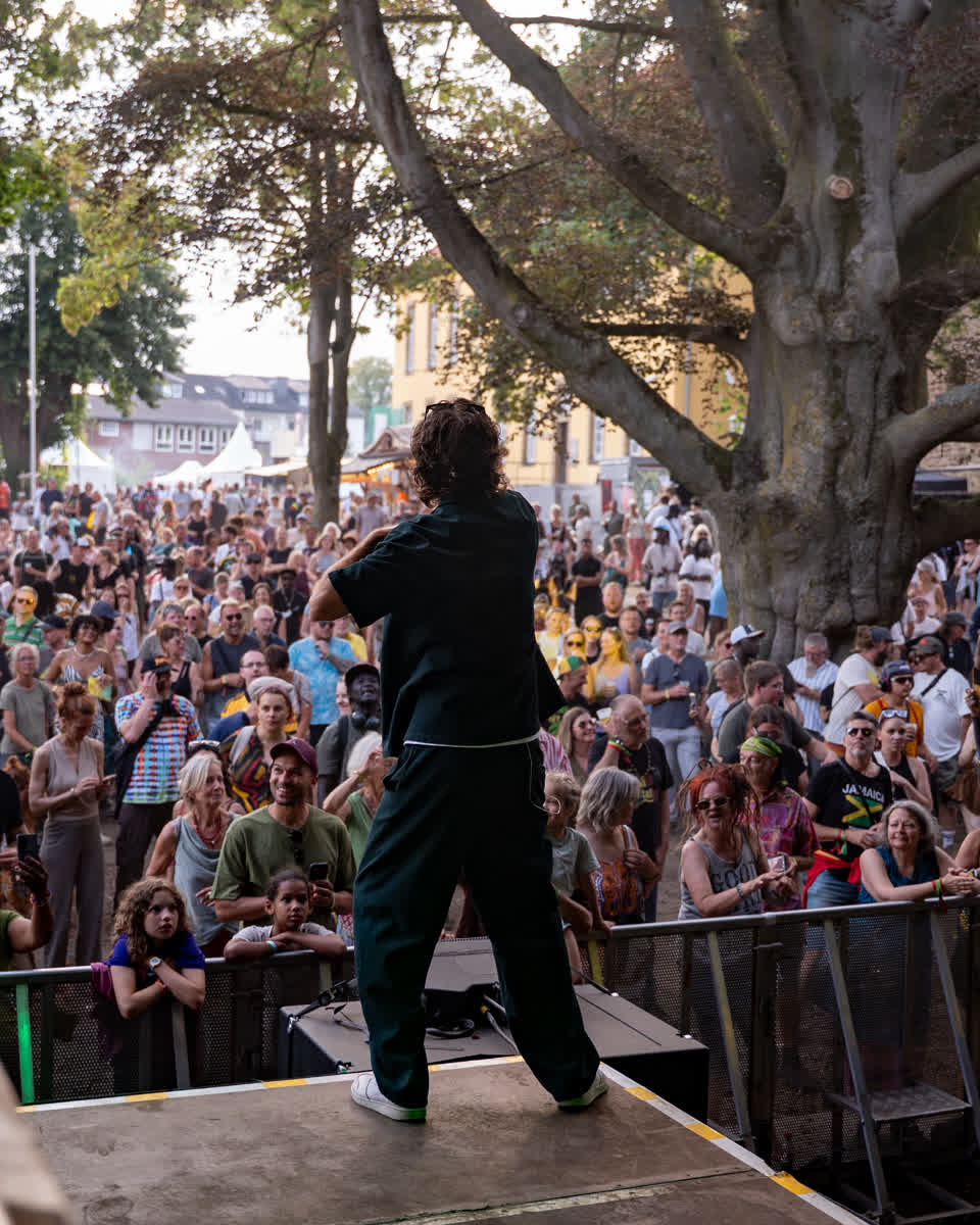 Bazil face au public du Reggae Jam